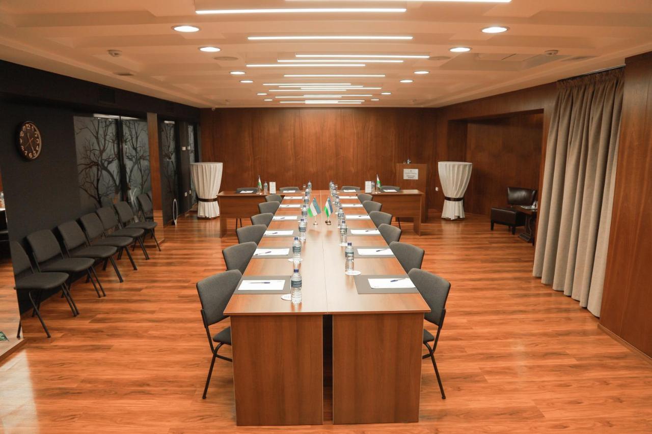 Grand M Hotel Navoiy Buitenkant foto