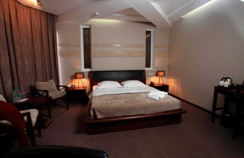 Grand M Hotel Navoiy Buitenkant foto