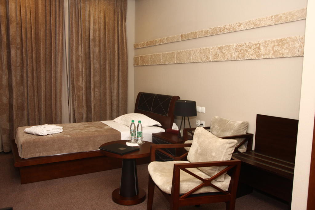 Grand M Hotel Navoiy Kamer foto
