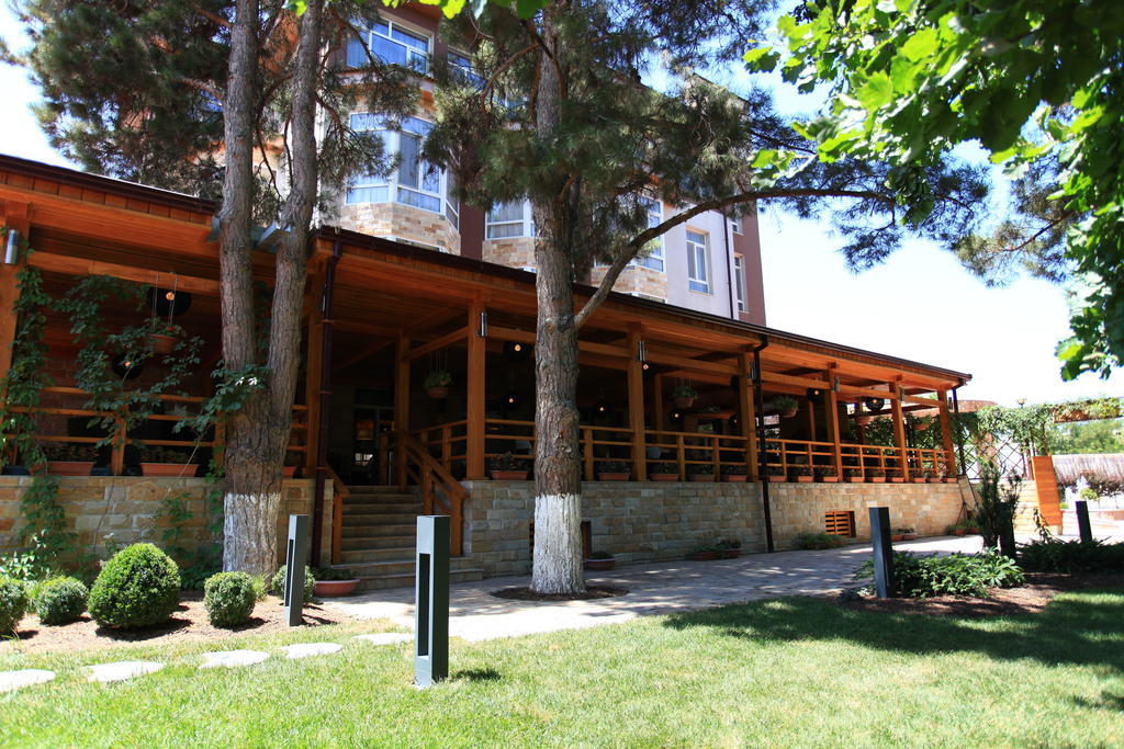 Grand M Hotel Navoiy Buitenkant foto