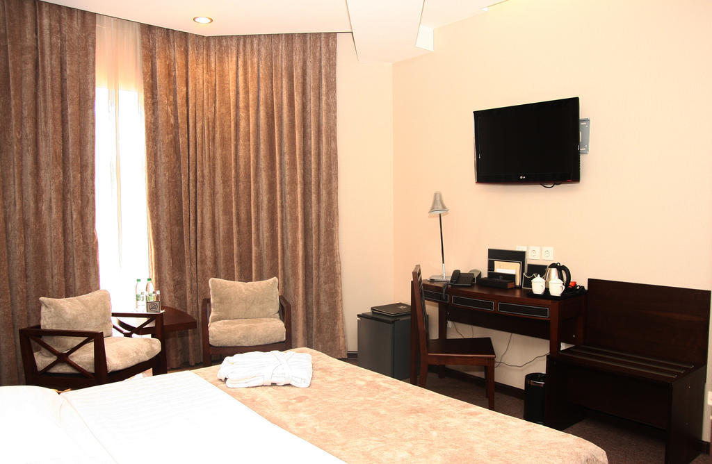 Grand M Hotel Navoiy Kamer foto
