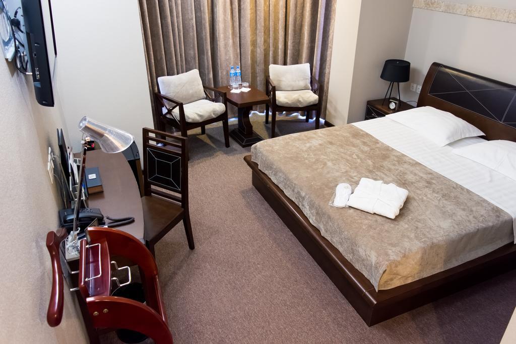 Grand M Hotel Navoiy Buitenkant foto