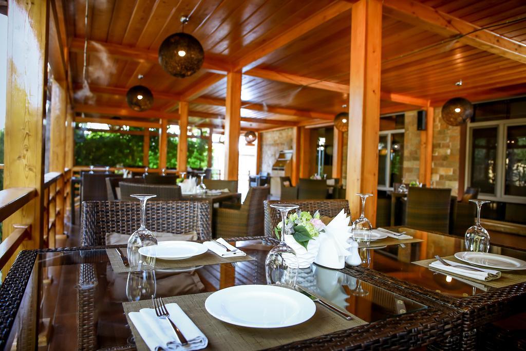 Grand M Hotel Navoiy Buitenkant foto