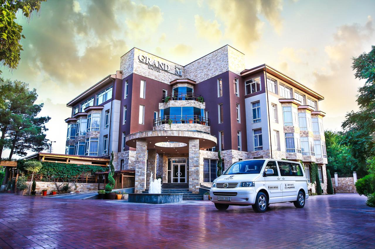 Grand M Hotel Navoiy Buitenkant foto